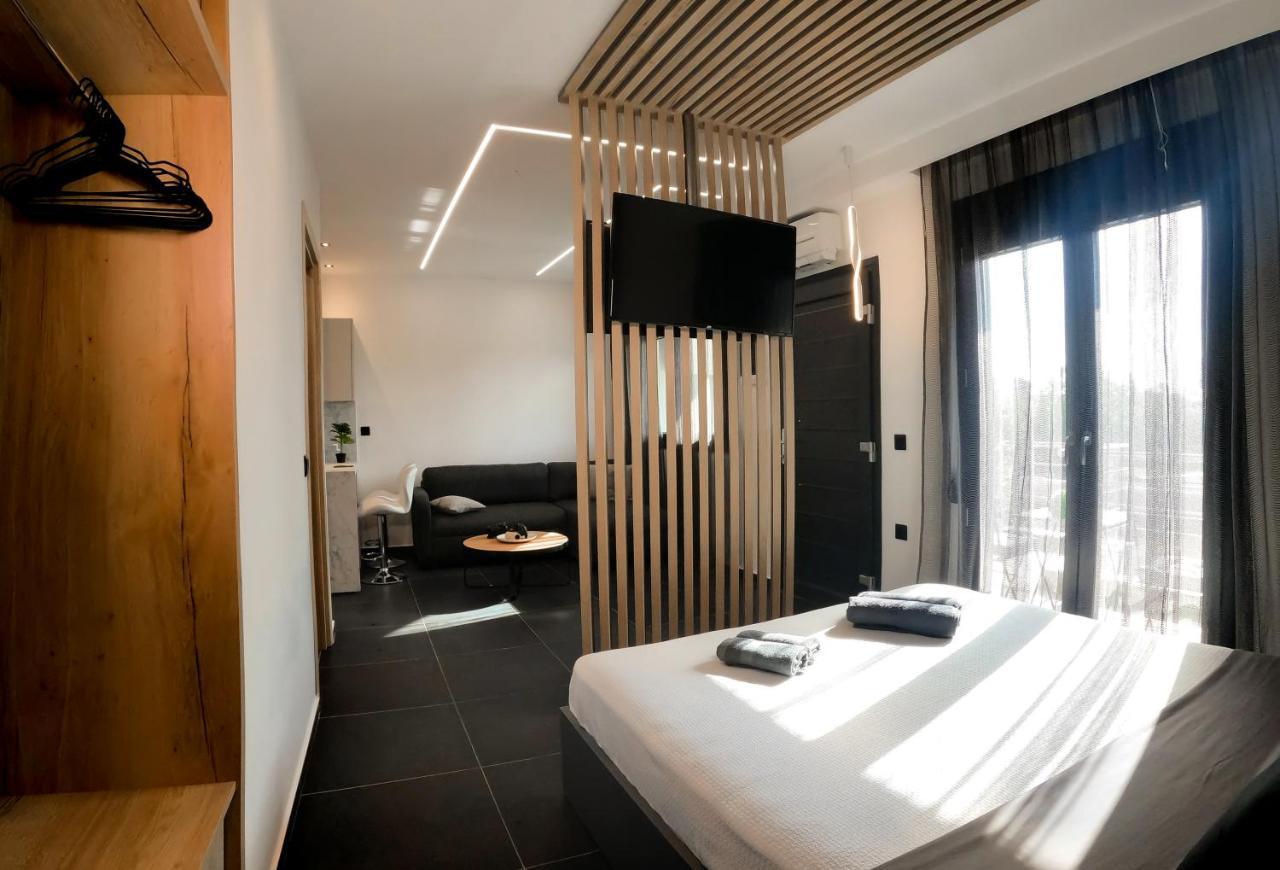 Berries Luxury Apartments Nea Moudania Exterior photo