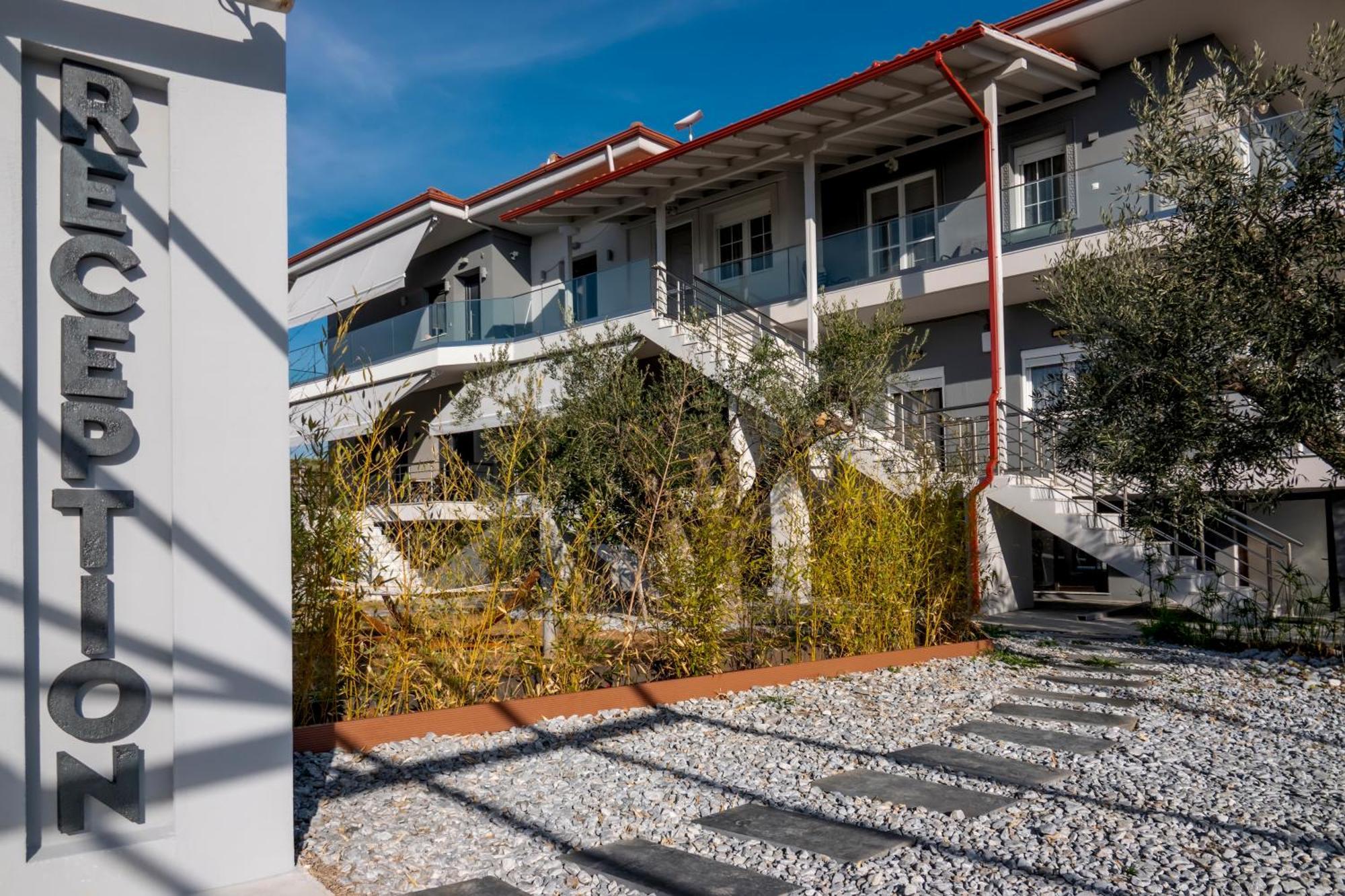 Berries Luxury Apartments Nea Moudania Exterior photo