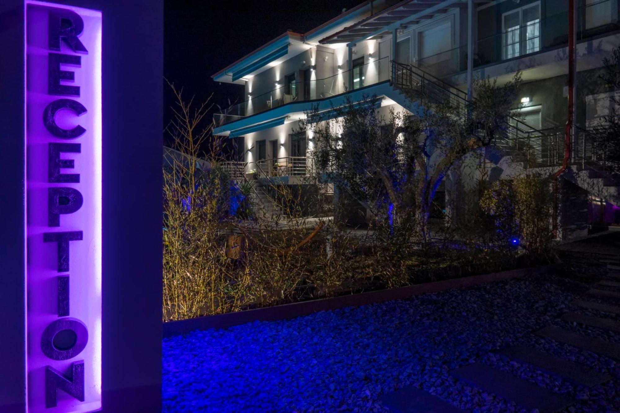 Berries Luxury Apartments Nea Moudania Exterior photo